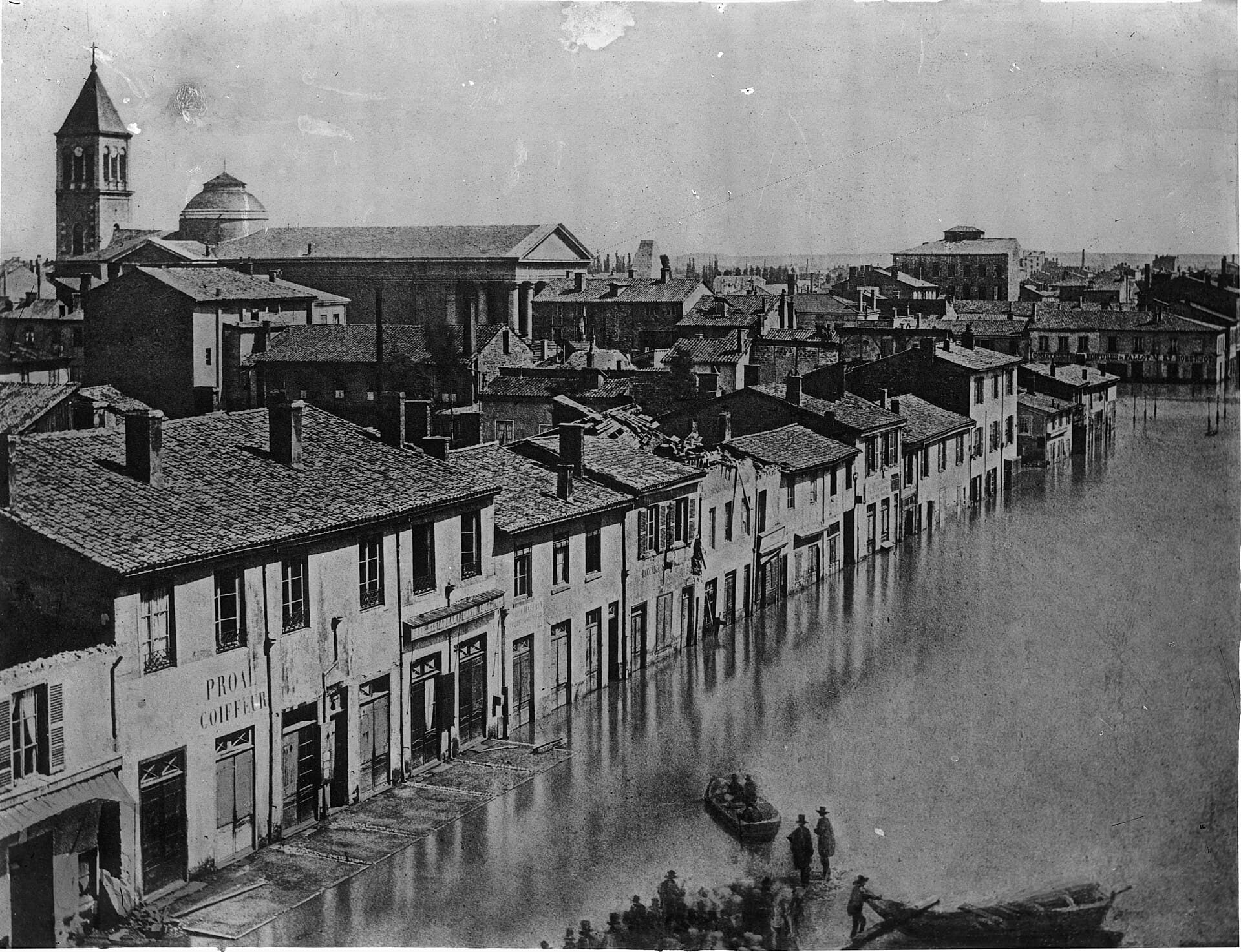 Inondation de Lyon en 1856 avenue de Saxe et place Saint-Pothin